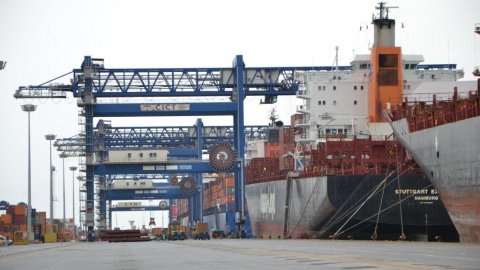 CICT Cagliari blue quay cranes container terminal