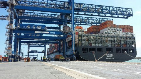 Hapag Lloyd Tucapel at CICT Cagliari