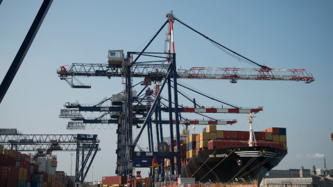 TCR-quay-crane-ship